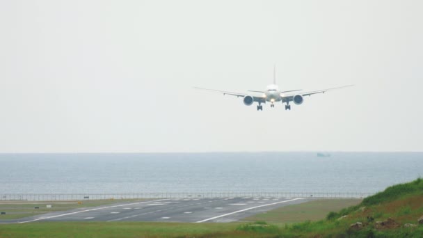 Aterragem de aeronaves de corpo largo — Vídeo de Stock