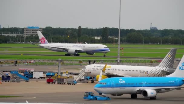 中国航空公司空客 A350 出发 — 图库视频影像