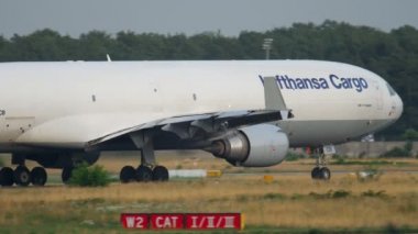 Lufthansa kargo Md-11 Taksilemek