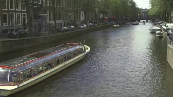 Canal cruise boat in Amsterdam — Stock Video