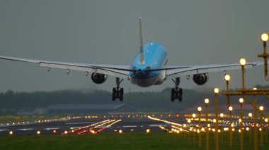 Uçak pist 18r açılış Polderbaan