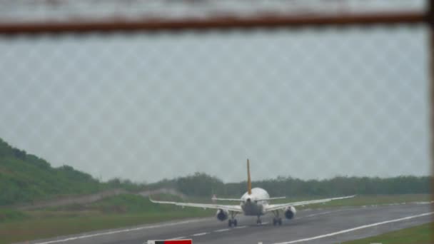 Tiger vzduchu odletu Airbus A320 — Stock video