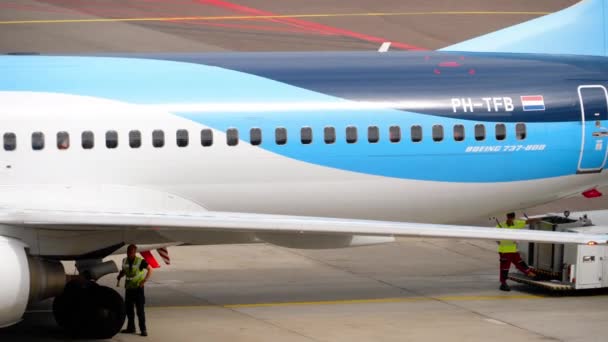 Tui fly boeing 737 Rollende — Stockvideo