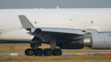 Kargo uçak Taksilemek, dişli