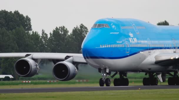 KLM Boeing 747 accelerate before departure — Stock Video