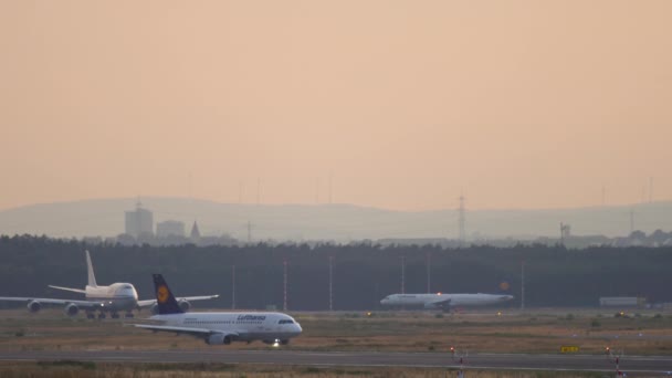 空気中国のボーイング 747 型機、離陸 — ストック動画