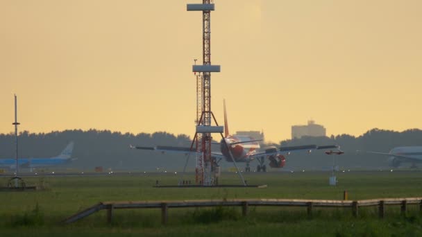 EasyJet lądowania Airbusa 319 — Wideo stockowe