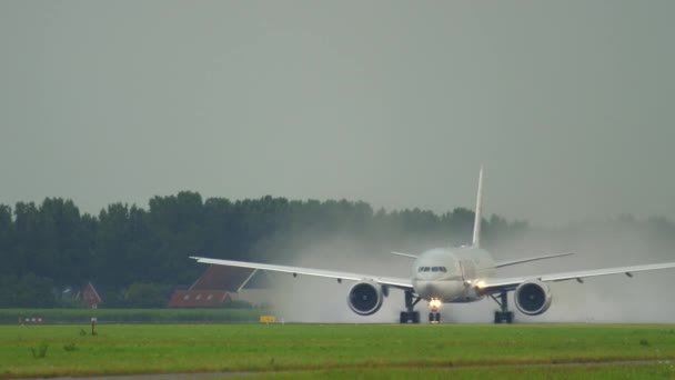 Qatar Cargo Boeing 777 departure — Stock Video