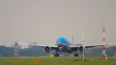 KLM Boeing 777 kalkış
