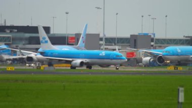 Uçakları izlememiz Shiphol Havaalanı apron