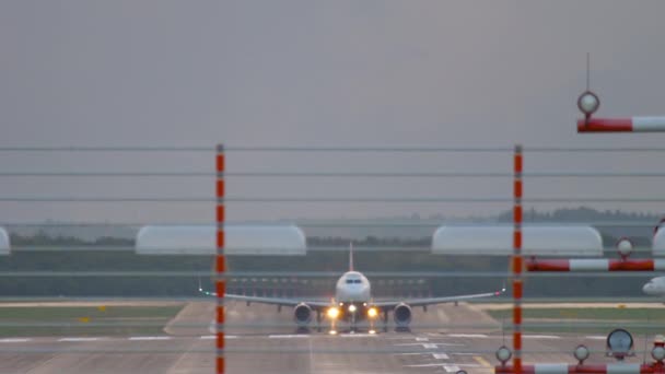 Avião airbus A320 decolagem — Vídeo de Stock
