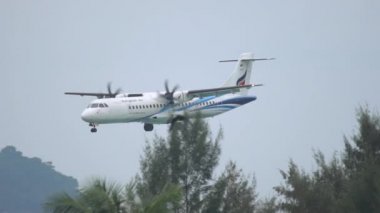 Turboprop uçak yaklaşıyor