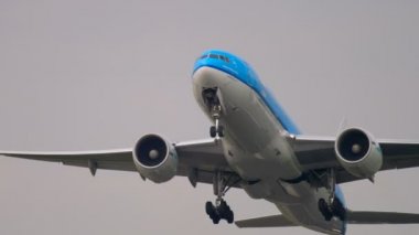 KLM Boeing 777 kalkış