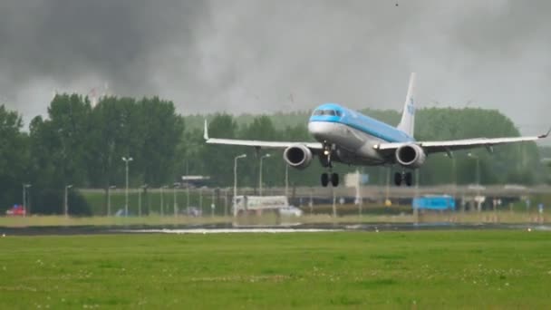 KLM Cityhopper Embraer 190着陆 — 图库视频影像