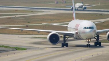 TAM Linhas Aereas 777 taksicilik yapıyor