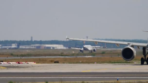 Flugzeug vor Abflug — Stockvideo