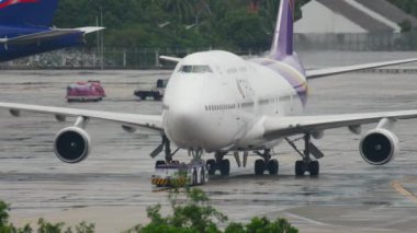 Uçak gidiş daha önce çekme