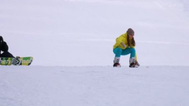 Kış beldesinde snowboard