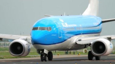 KLM Boeing 737 kalkış önce Taksilemek