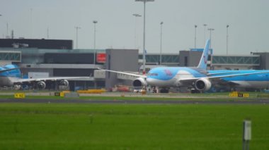 TUI sinek Dreamliner servise çekme
