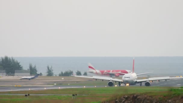 Avion circulant après l'atterrissage — Video