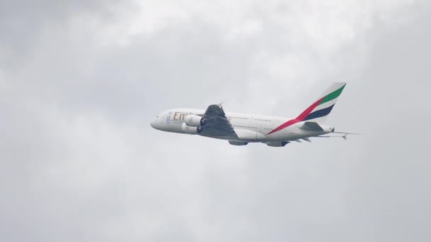 阿联酋空中客车 A380 出发 — 图库视频影像