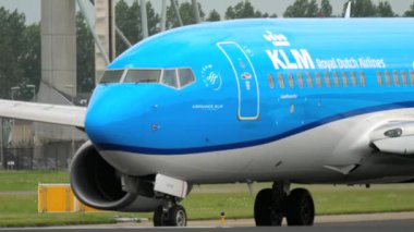 KLM Boeing 737 kalkış önce Taksilemek