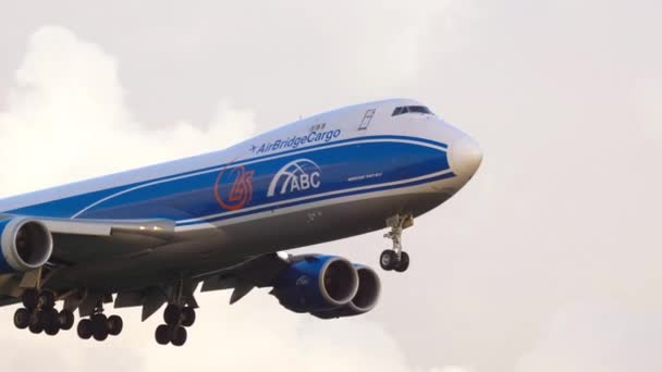 Buque de carga Boeing 747 aterrizaje — Vídeo de stock