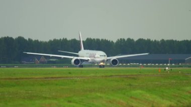 Katar kargo Boeing 777 Taksilemek