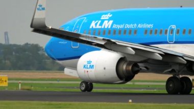 KLM Boeing 737 hızlandırmak