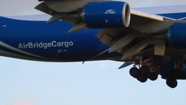 Buque de carga Boeing 747 aterrizaje — Vídeo de stock