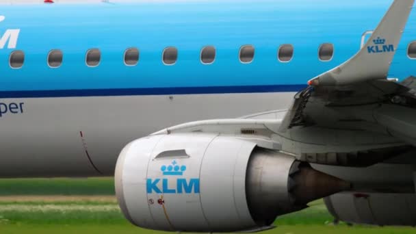 KLMシティホッパーエンブラエル190着陸 — ストック動画