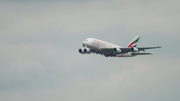 Emirates Airbus A380 avgång — Stockvideo