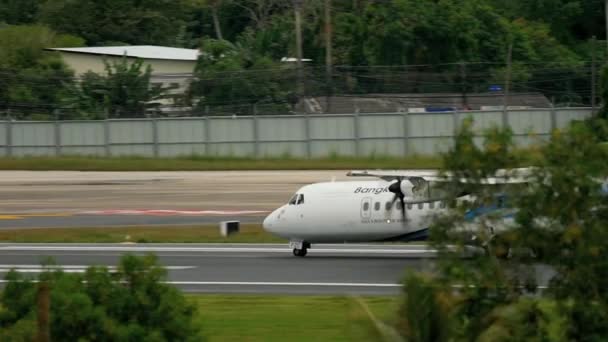 Turboprop flygplan påskynda — Stockvideo