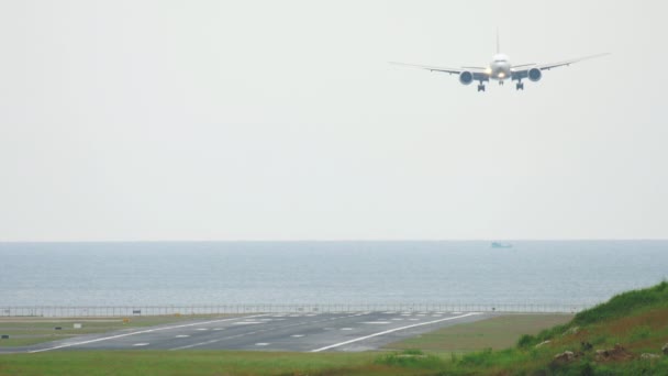 Großraumflugzeug landet — Stockvideo