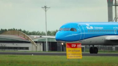 KIM Cityhopper Fokker 70 hızlandırmak