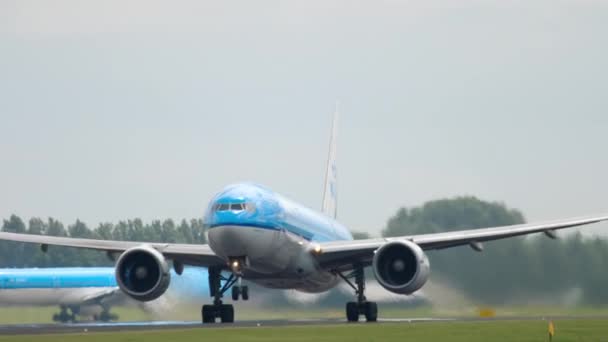 KLM Boeing 777 kalkış — Stok video