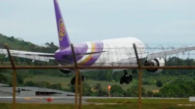 Uçak Boeing 777 açılış