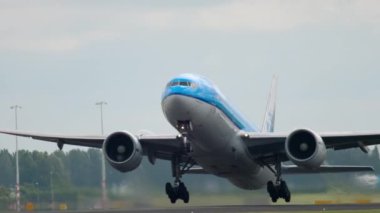 KLM Boeing 777 kalkış