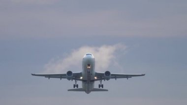 Uçak kalkış sabah erken