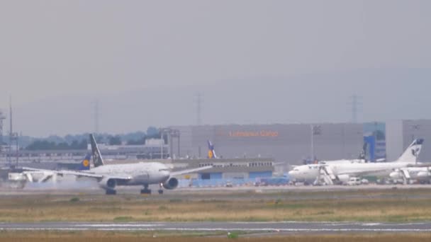 United Boeing 777 descolagem — Vídeo de Stock