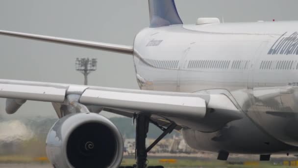 Airbus A330 taksing før avgang – stockvideo