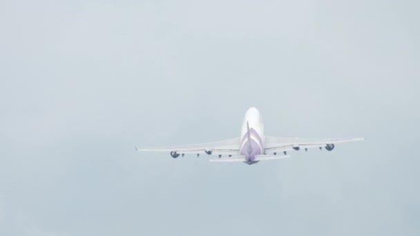 Thai aiways boing 747 abflug — Stockvideo