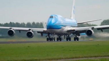 KLM Boeing 747 hızlandırmak