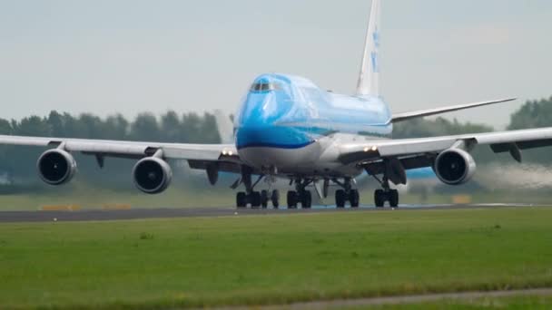 KLM Boeing 747 acelera — Vídeo de stock