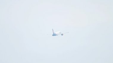 Phuket 'ten kalkan uçak.