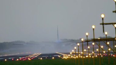 KLM Boeing 777 inişi