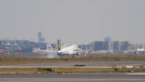 Lufthansa Airbus 320 lądowanie — Wideo stockowe