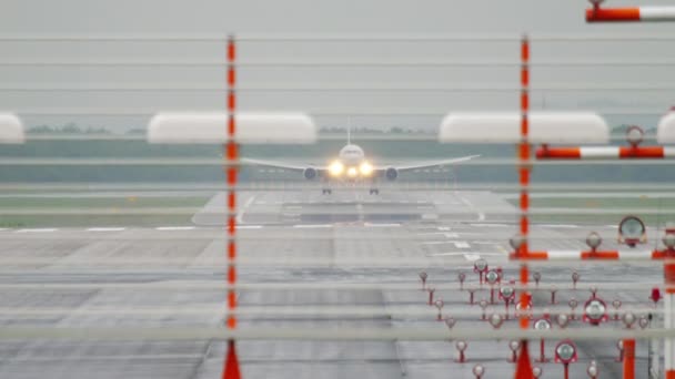 Großraumflugzeug landet — Stockvideo