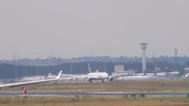 米国のボーイング 777 の離陸 — ストック動画